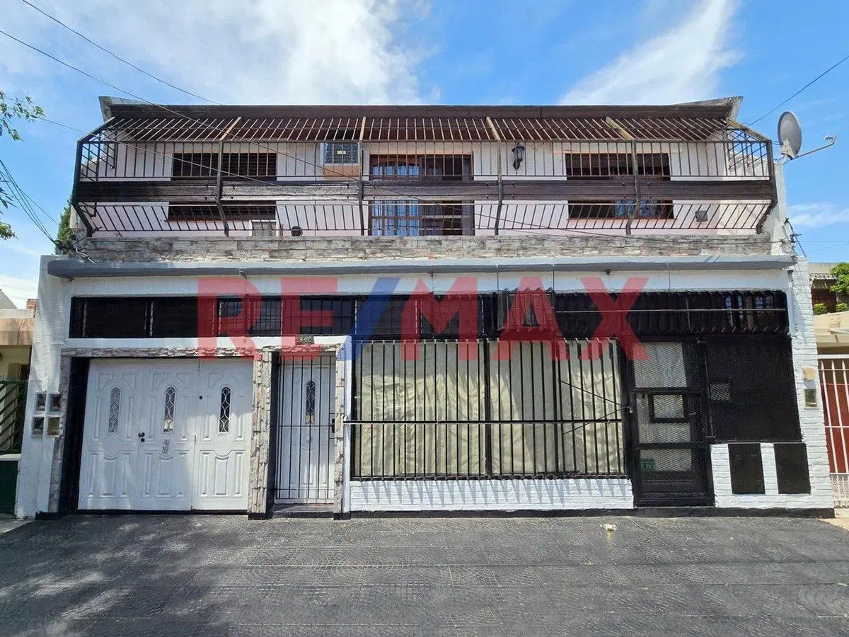 VENTA CASA 3 AMB + DEPTO 3 AMB Y LOCAL CASTELAR 3