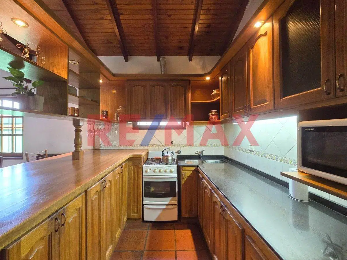 VENTA CASA 3 AMB + DEPTO 3 AMB Y LOCAL CASTELAR 8
