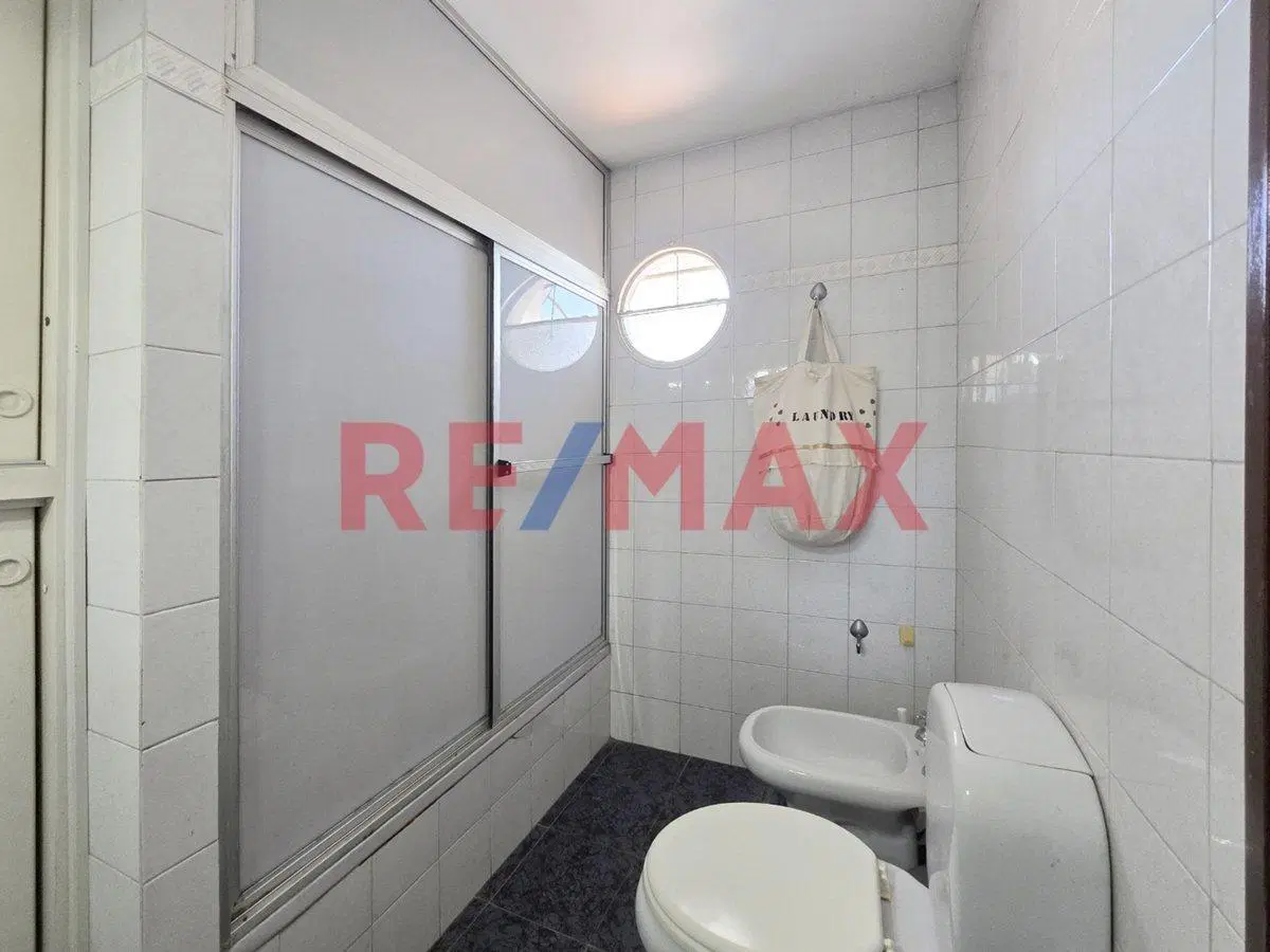 VENTA CASA 3 AMB + DEPTO 3 AMB Y LOCAL CASTELAR 4
