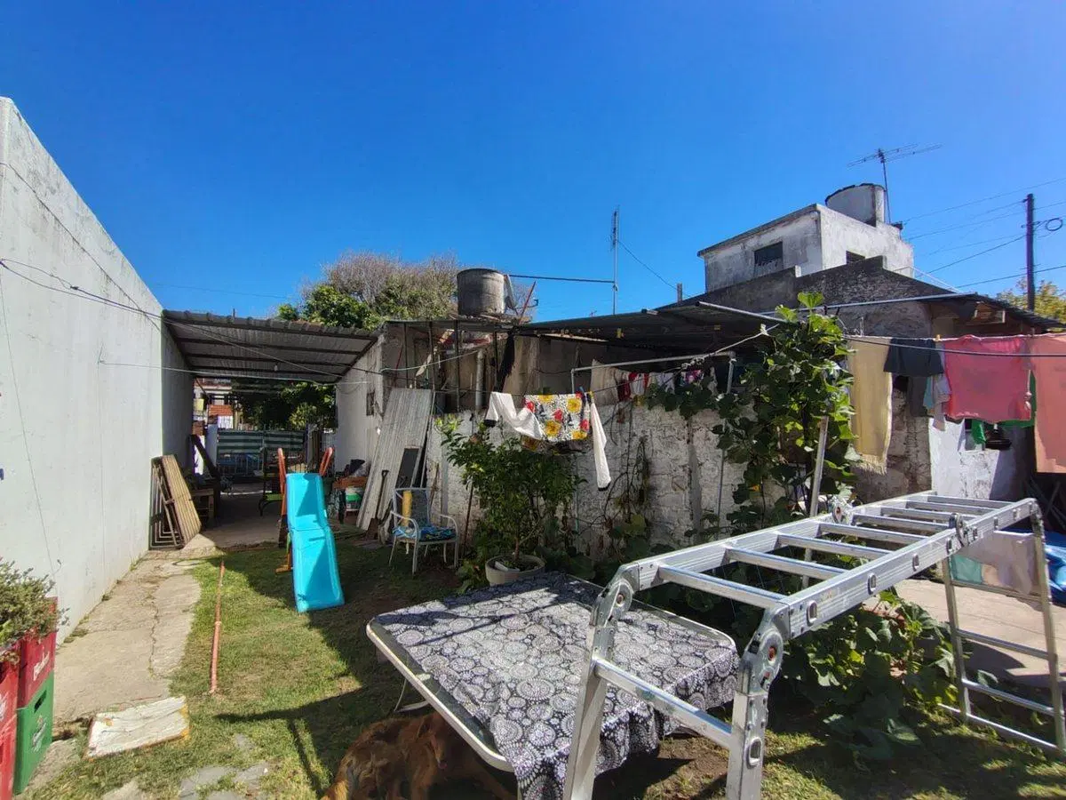 VENTA CASA A REFACCIONAR 3 AMBIENTES CASTELAR SUR 5