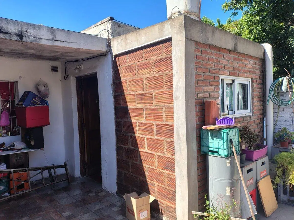 VENTA CASA A REFACCIONAR 3 AMBIENTES CASTELAR SUR 3