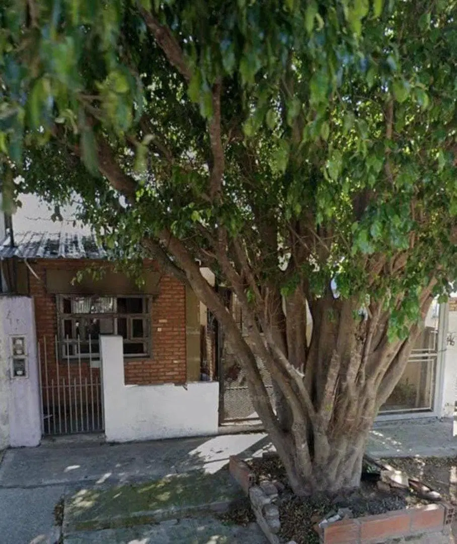 VENTA CASA A REFACCIONAR 3 AMBIENTES CASTELAR SUR 4