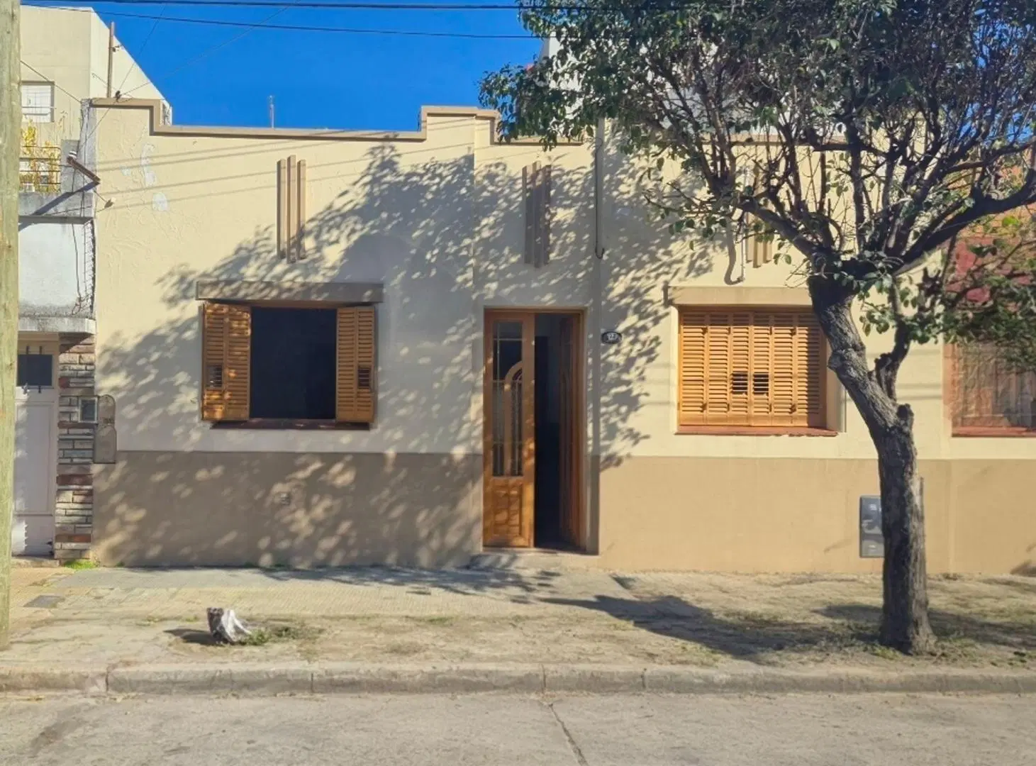 CASA VENTA 4 AMBIENTES EN HAEDO 3 CUADRA ESTACION 2
