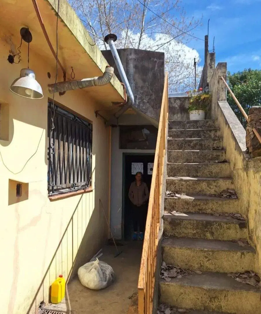 VENTA CASA 3 AMB. CON LOCAL EN PABLO PODESTA 8