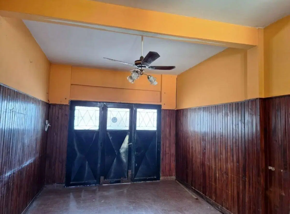 VENTA CASA 3 AMB. CON LOCAL EN PABLO PODESTA 5