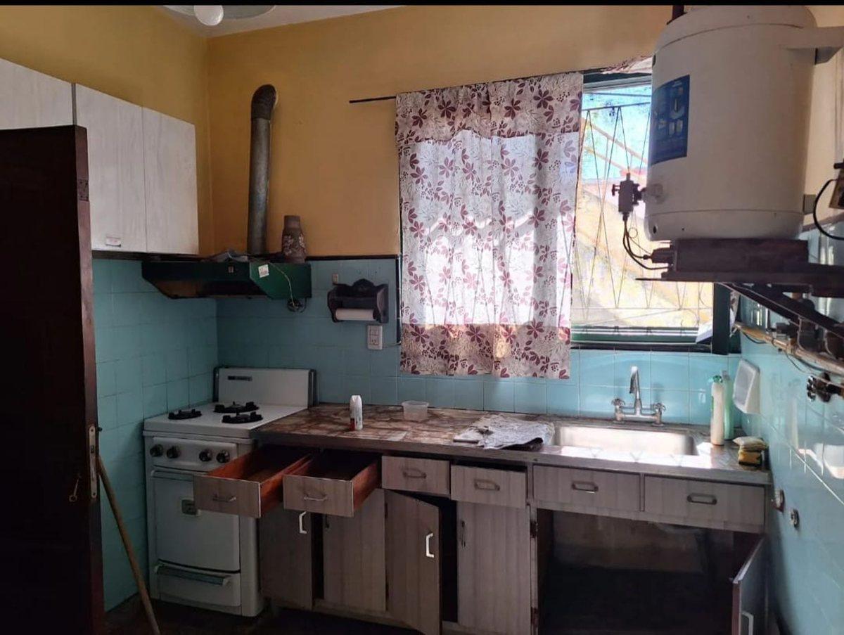 Foto de VENTA CASA 3 AMB. CON LOCAL EN PABLO PODESTA, imagen 2