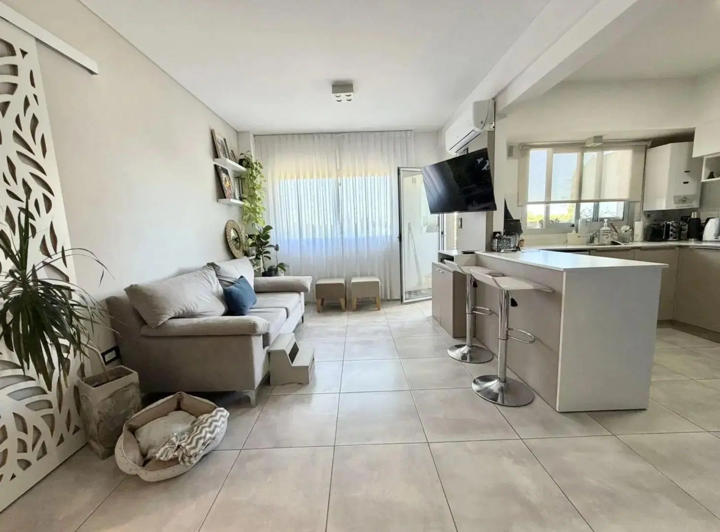 VENTA DEPTO 2 AMB CON BALCÓN Y COCHERA - ITUZAINGÓ 2