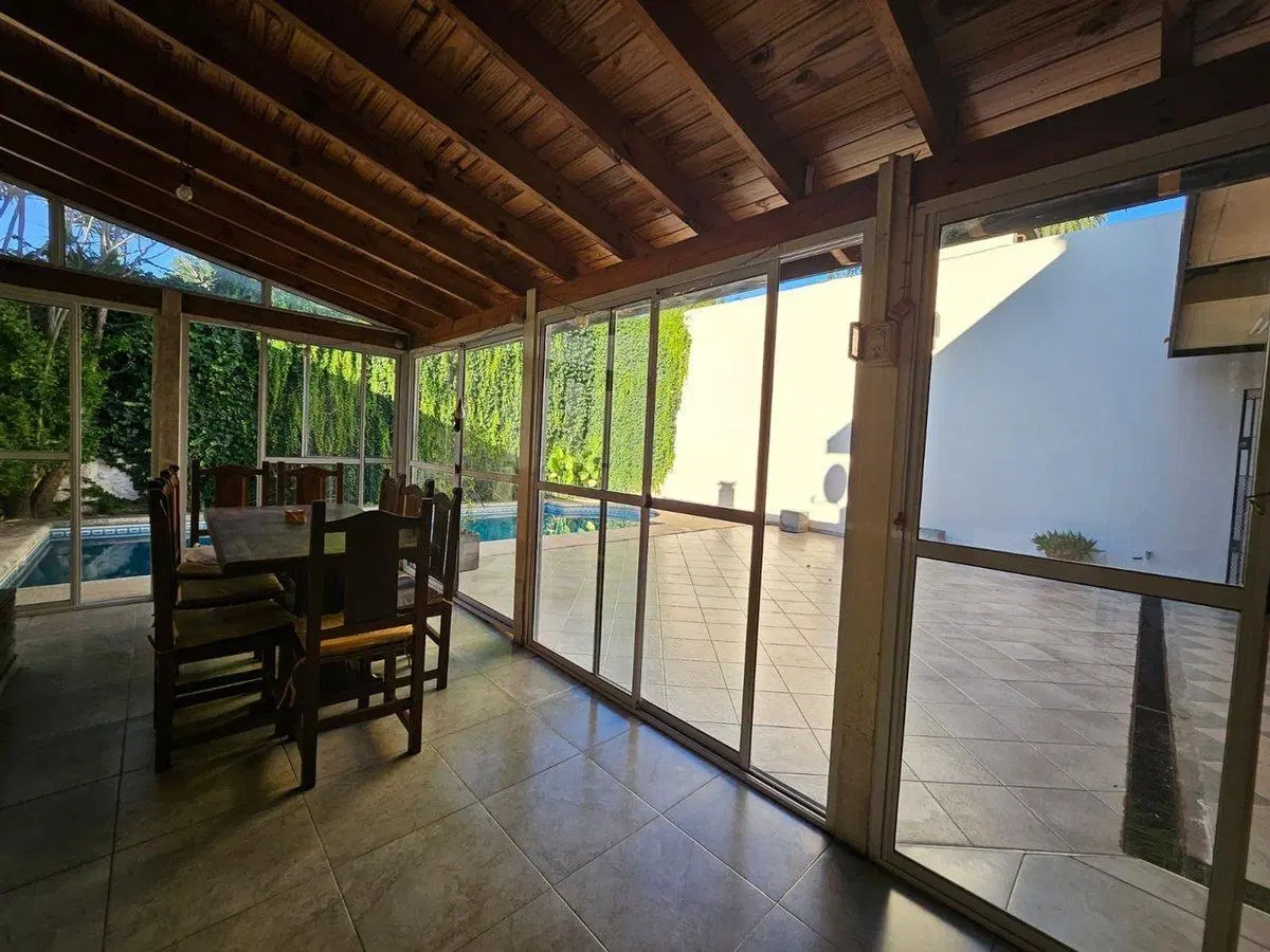 VENTA CHALET-4 AMBIENTES-CASTELAR NORTE 2