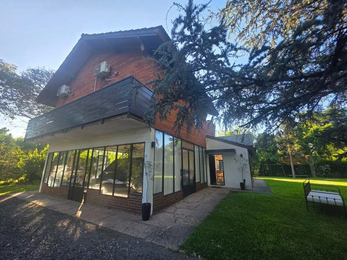 Venta casa 6 amb en Parque Leloir con pileta 3