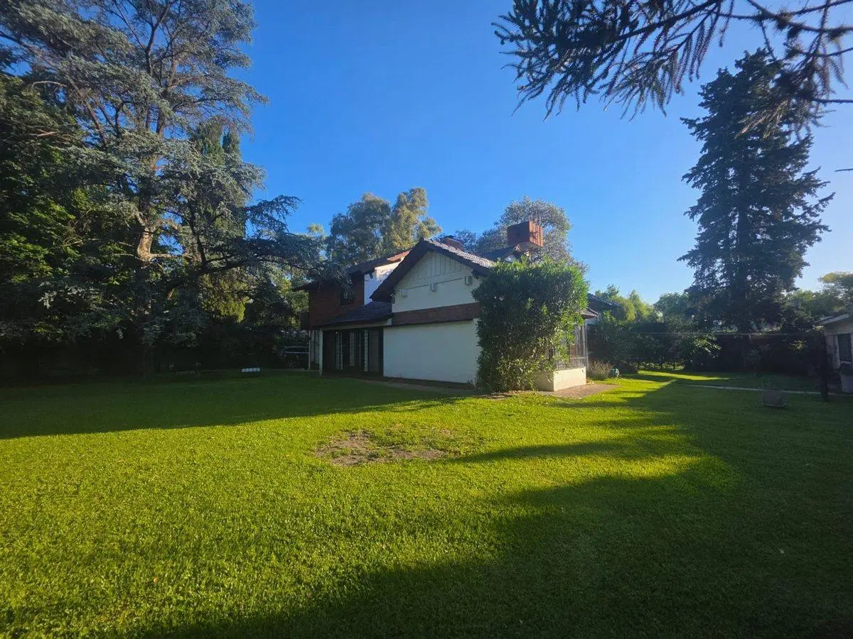 Venta casa 6 amb en Parque Leloir con pileta 4