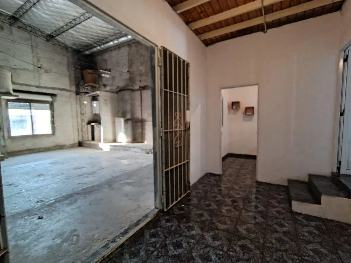 VENTA BLOQUE GALPON +LOCALES+VIVIENDA MERLO 5