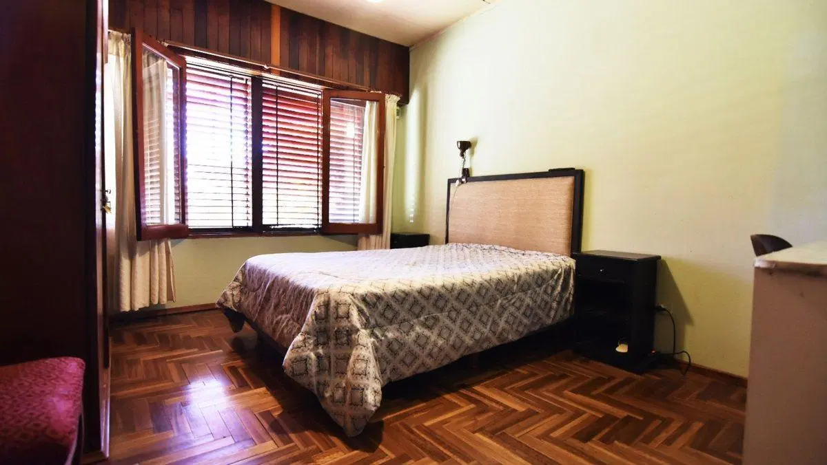 VENTA CASA 4 AMBIENTES CASTELAR SUR + DEPOSITO 2