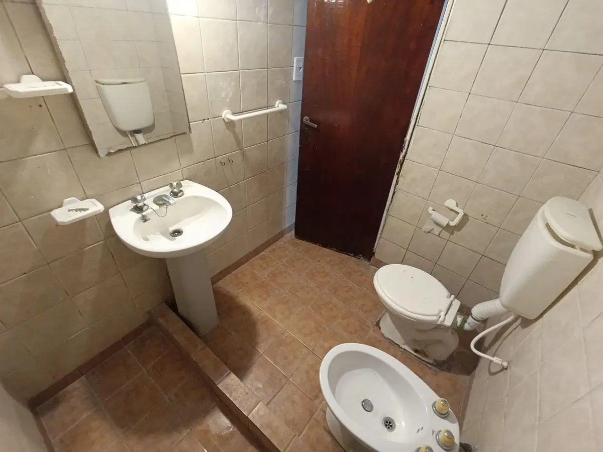 CASA multifamiliar EN VENTA EN MORENO CON PATIO 3