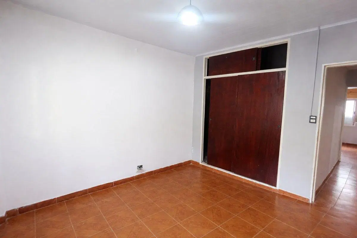 CASA multifamiliar EN VENTA EN MORENO CON PATIO 5