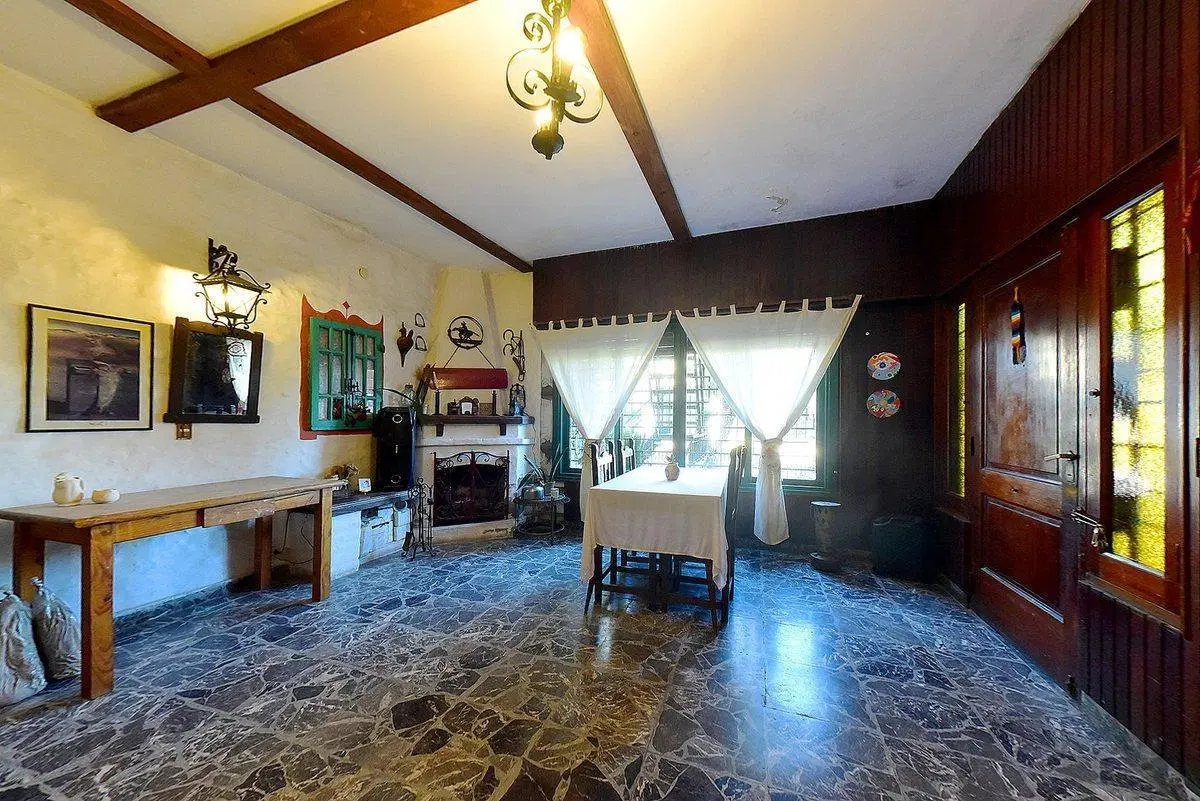VENTA CASA MULTIFAMILIAR CON GRAN PISCINA Y PARQUE 2