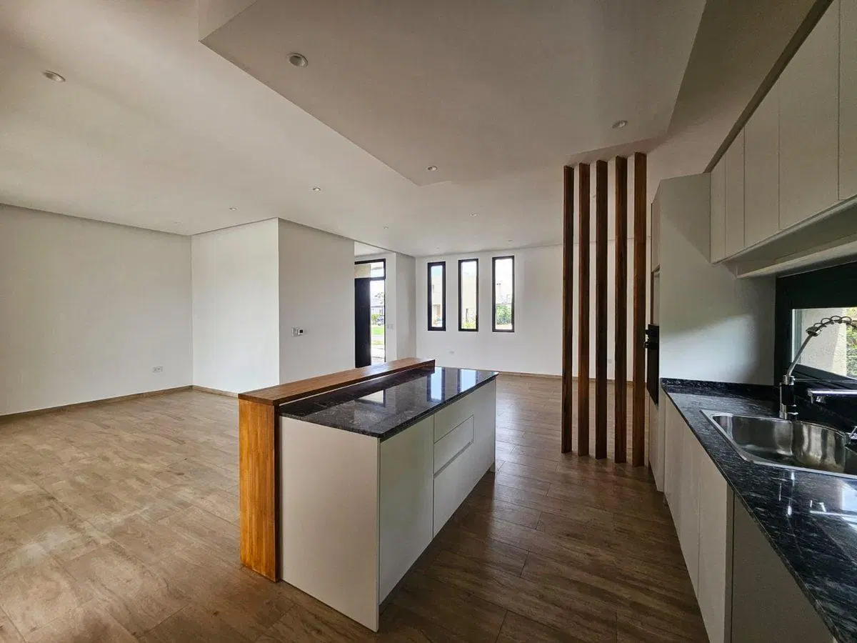 VENTA CASA 4 AMB-BARRIO SANTA ELENA-PILAR DEL ESTE 5