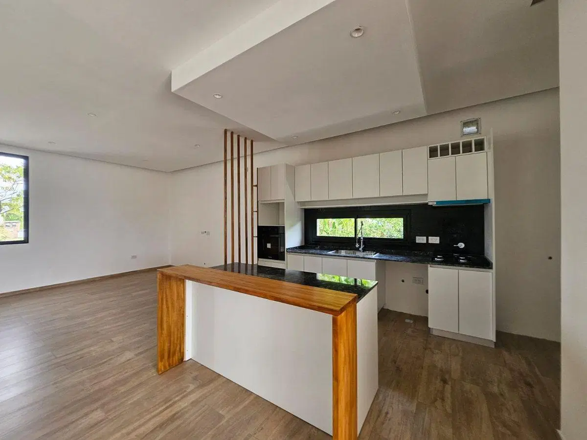 VENTA CASA 4 AMB-BARRIO SANTA ELENA-PILAR DEL ESTE 3