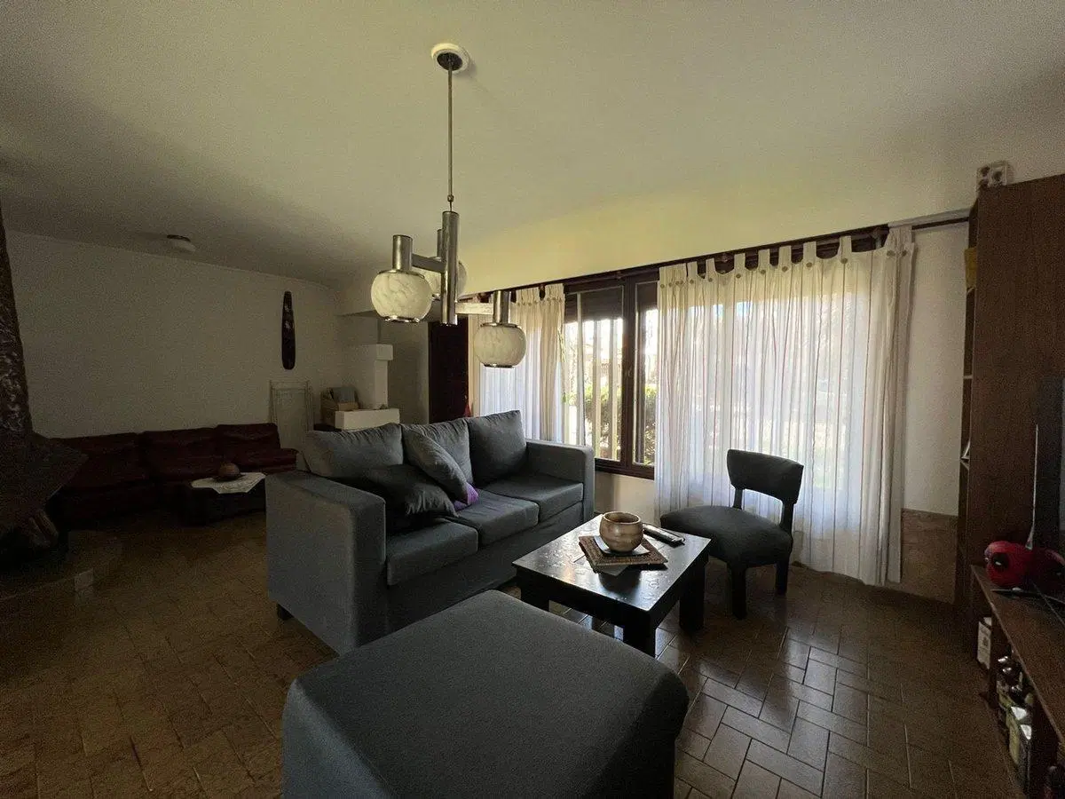 VENTA CASA 4 AMBIENTES - CASTELAR SUR 5
