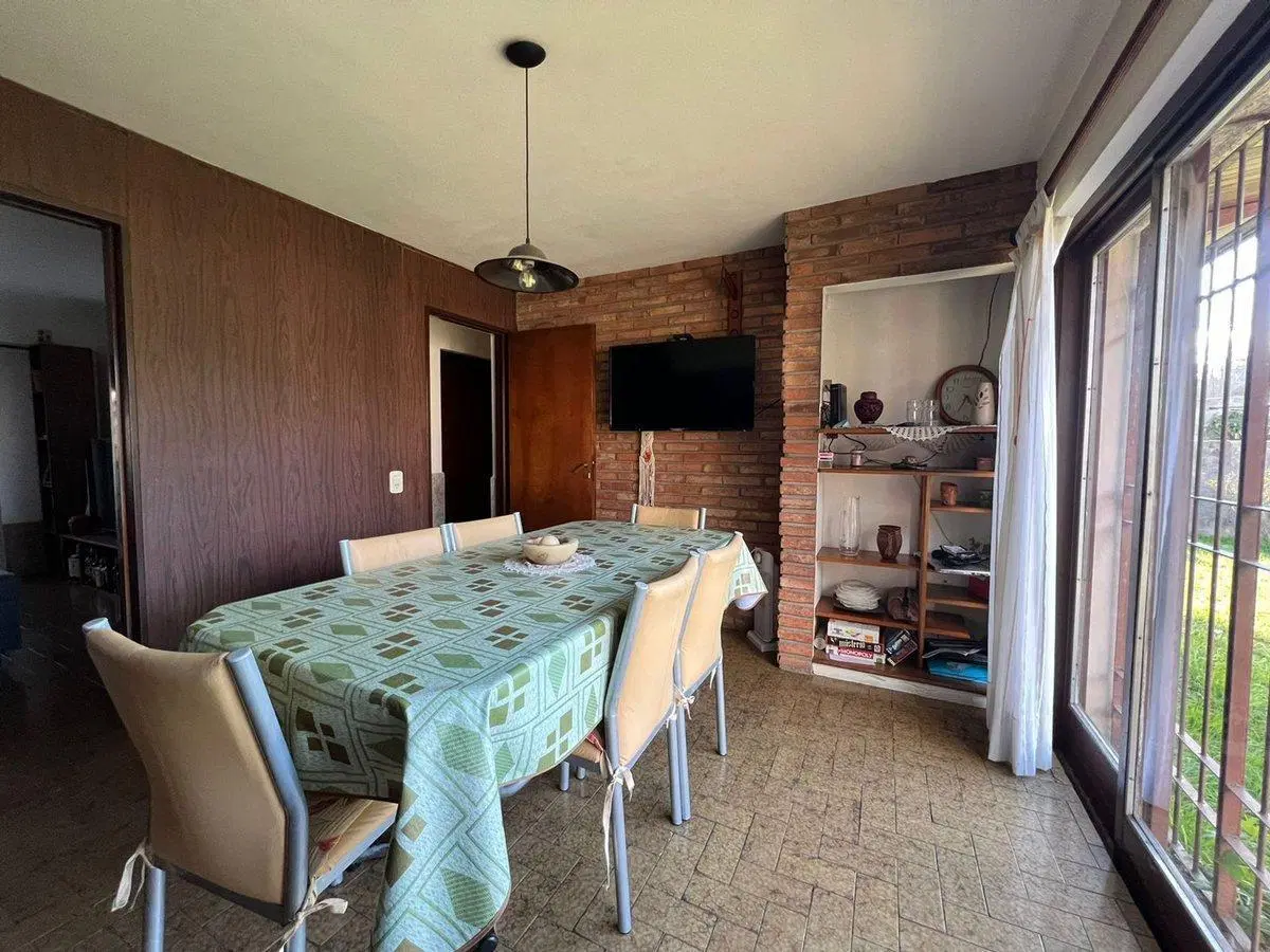 VENTA CASA 4 AMBIENTES - CASTELAR SUR 2