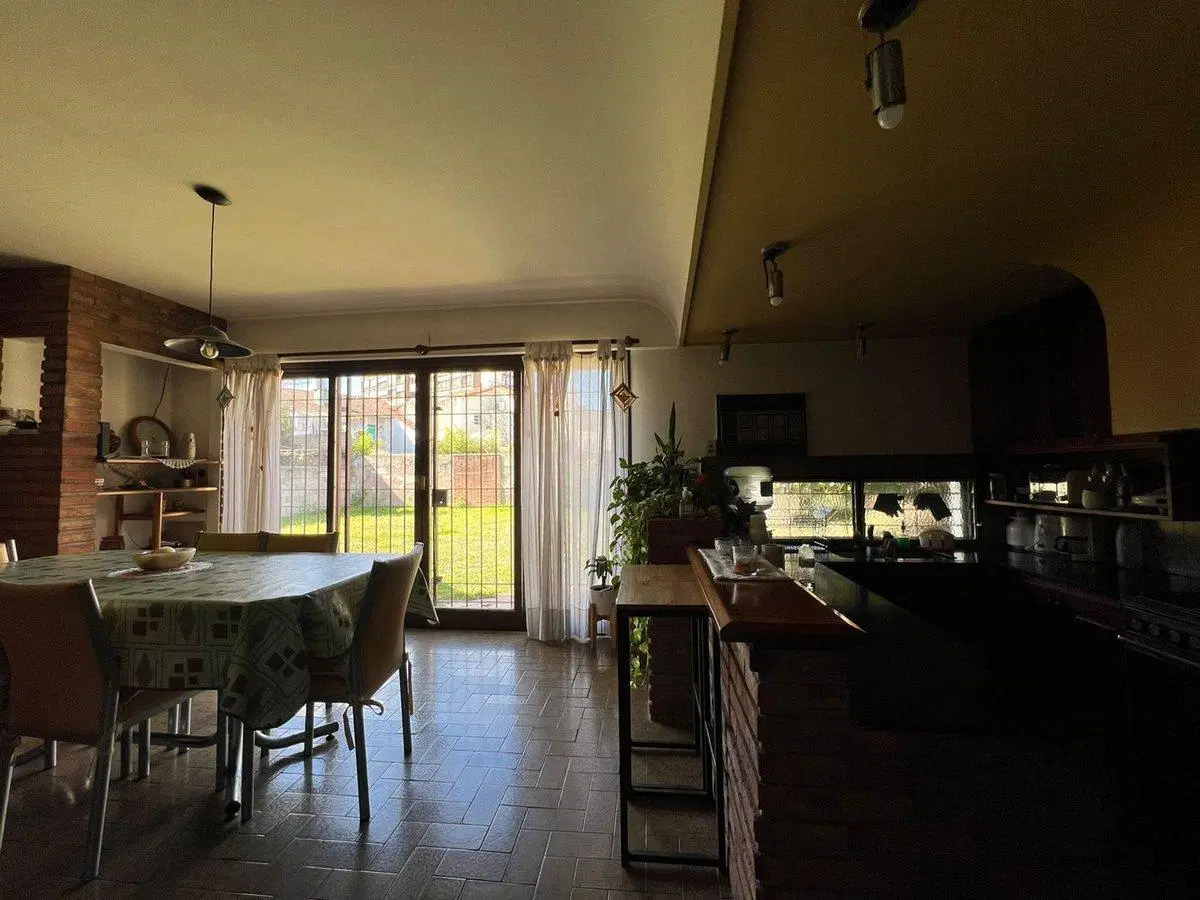 VENTA CASA 4 AMBIENTES - CASTELAR SUR 3