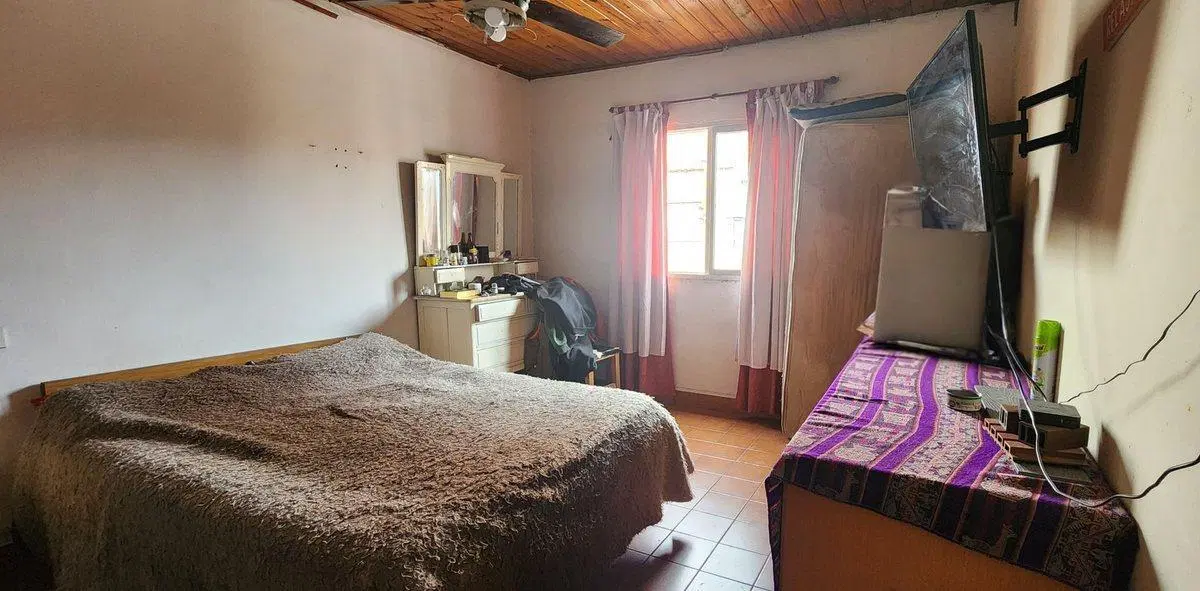 VENTA CASA EN ESQUINA 4 AMB+DEPTO 3 AMB CIUDADELA 5