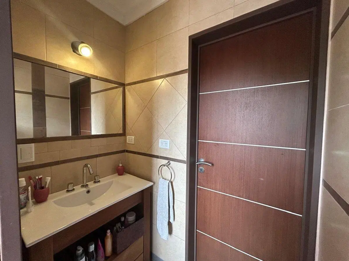 Venta Casa 4 Dormitorios Castelar Norte 8