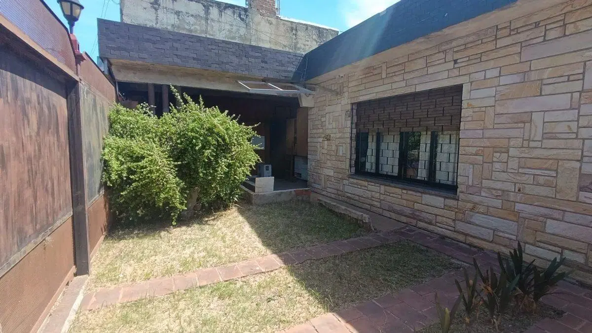 VENTA CASA 3 AMB MORON SUR COCHERA 2