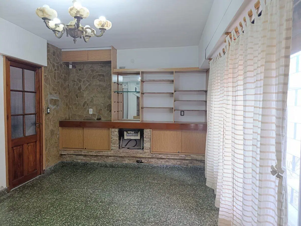 VENTA CASA 3 AMB MORON SUR COCHERA 8