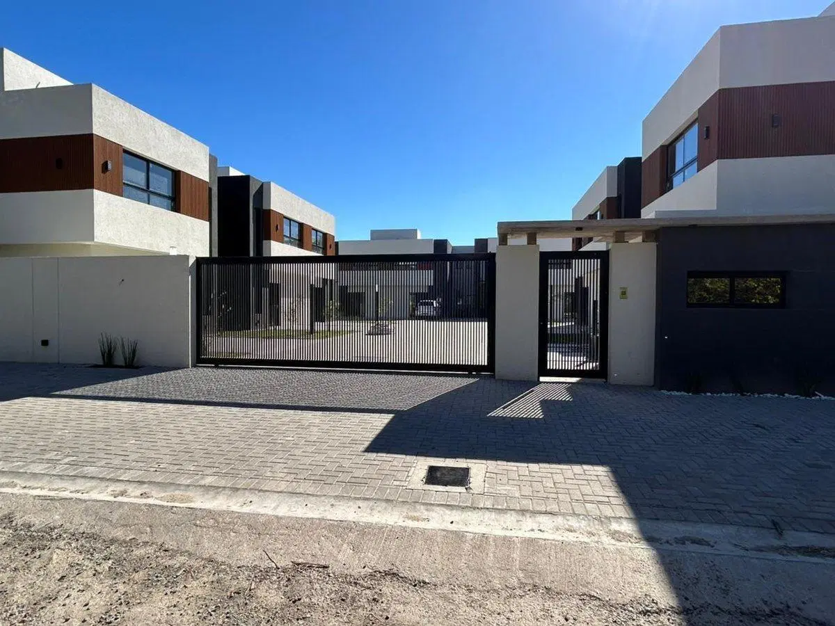 VENTA CASA EN COMPLEJO CERRADO 4 AMB- PILAR 3