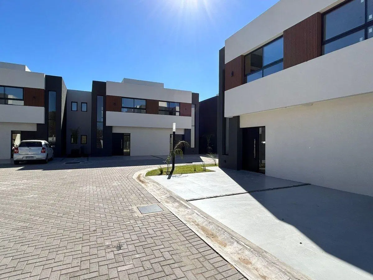 VENTA CASA EN COMPLEJO CERRADO 4 AMB- PILAR 8