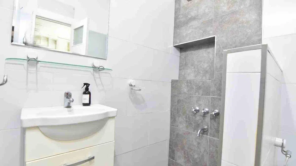 VENTA CASA 4 AMBS HAEDO PARQUE COCHERA 2