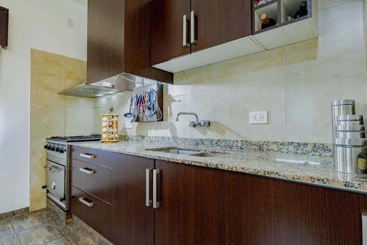 VENTA CASA 4 AMBIENTES HURLINGHAM + PH 2 AMB 4