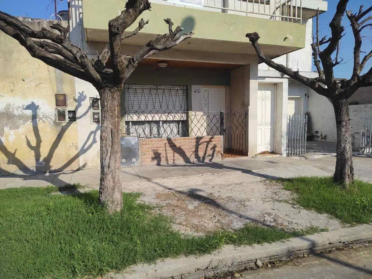 VENTA PH 3 AMBIENTES AL FRENTE CON PATIO Y BALCON 2