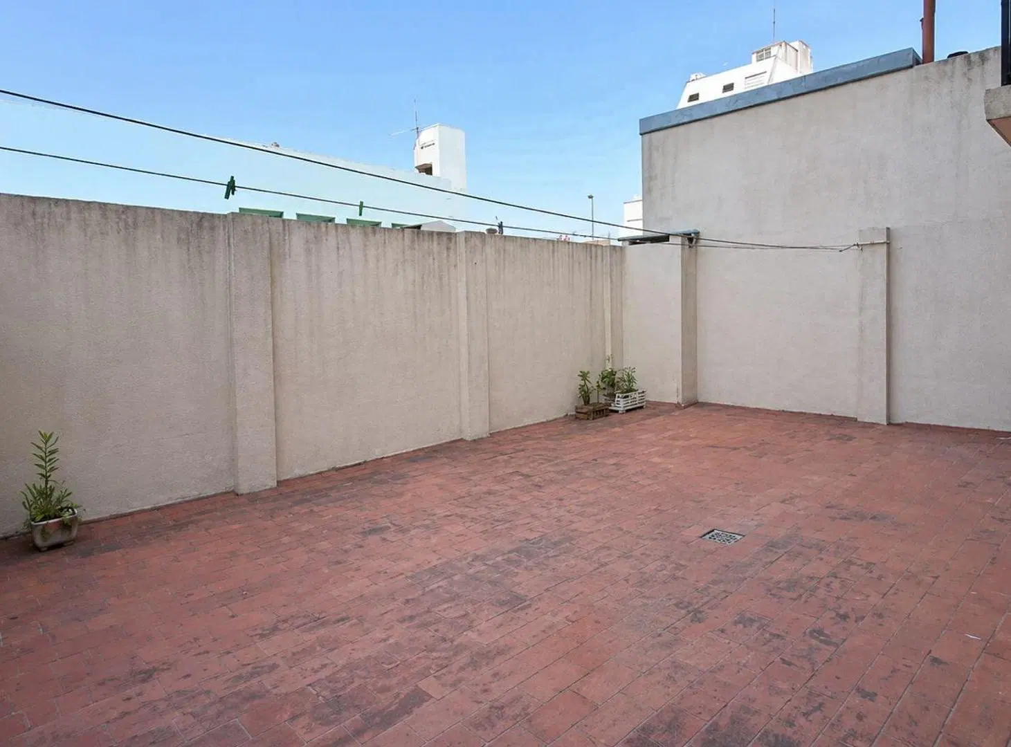 VENTA DPTO 3 AMBS LINIERS CENTRO C/ PATIO LAVADERO 3