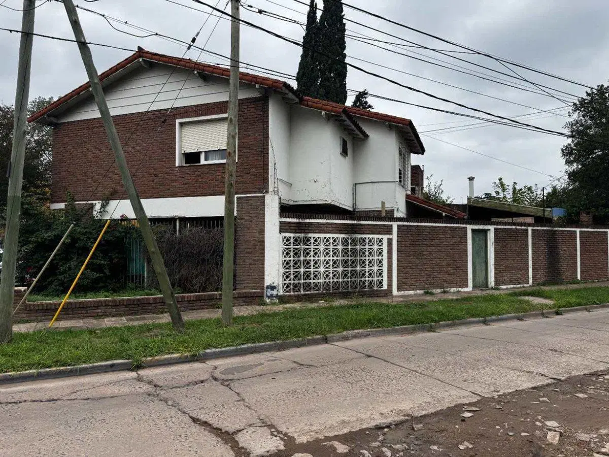 VENTA CASA 5AMB PADUA NORTE PATIO COCHERA OFICINA 2