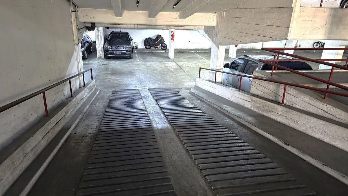 VENTA COCHERA CUBIERTA EN CENTRO DE MORON 5