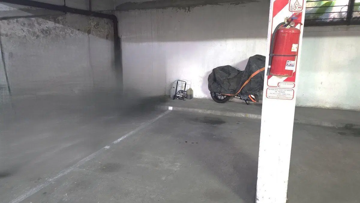 VENTA COCHERA CUBIERTA EN CENTRO DE MORON 8