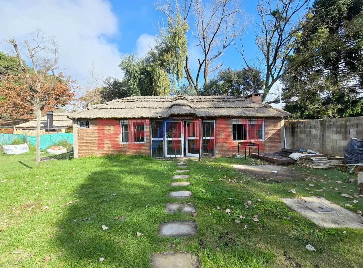 CASA 3 AMBIENTES EN VENTA DEL VISO- QUINCHO PILETA 2