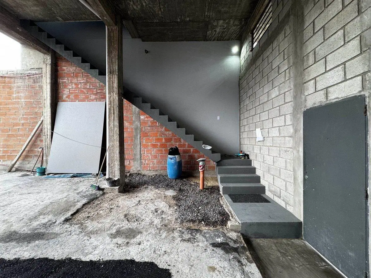 VENTA TERRENO IDEAL GALPON DEPOSITO + LOFT/OFICINA 8