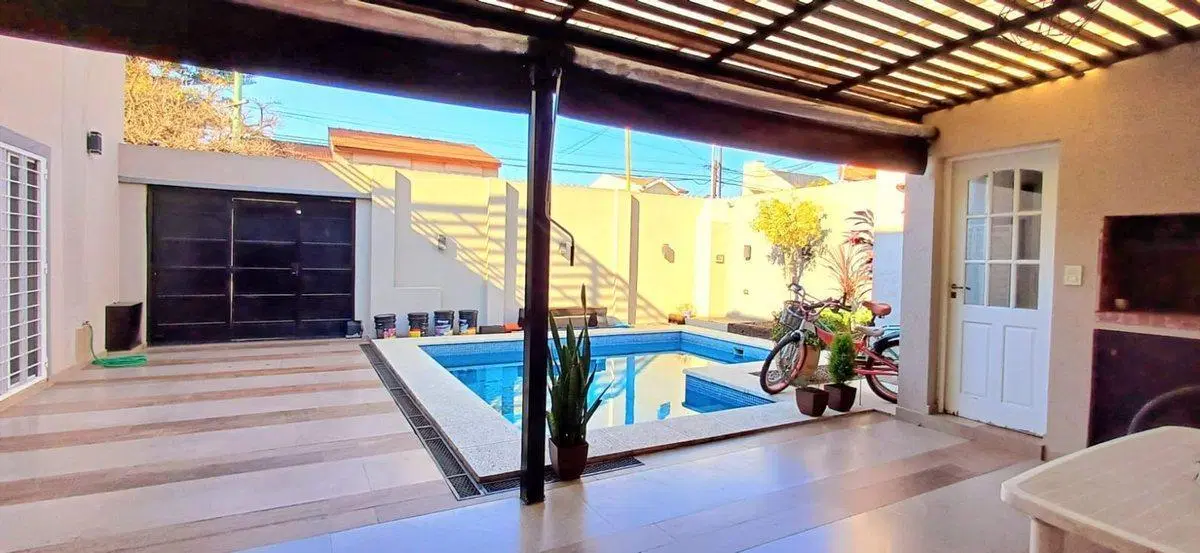 VENTA CASA 4 AMBIENTES VILLA LUZURIAGA PERMUTA 5