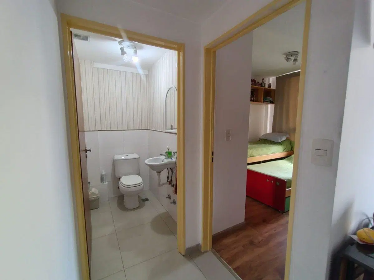 VENTA SEMIPISO 3 AMBIENTES AL FRENTE EN FLORES 4