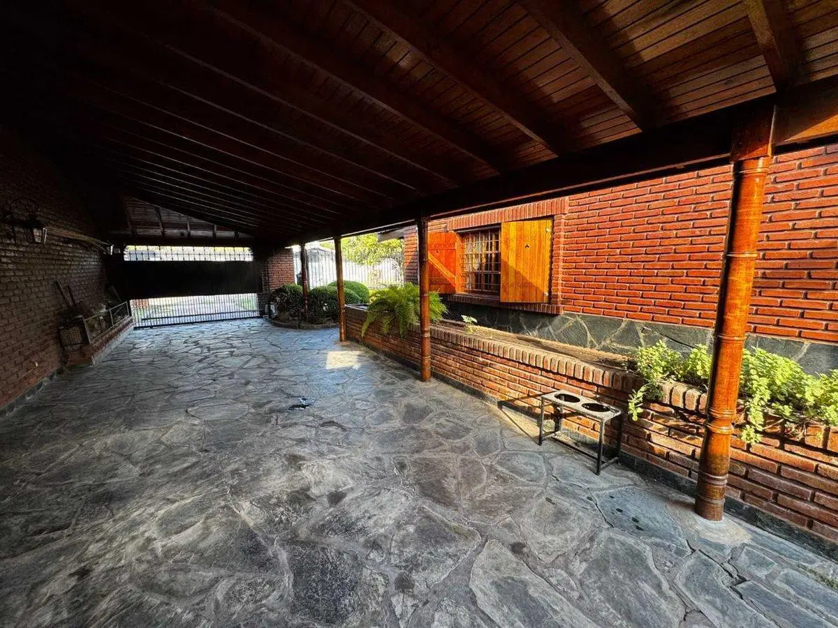 VENTA CASA QUINTA PILETA 1470M2 VILLA UDAONDO 5