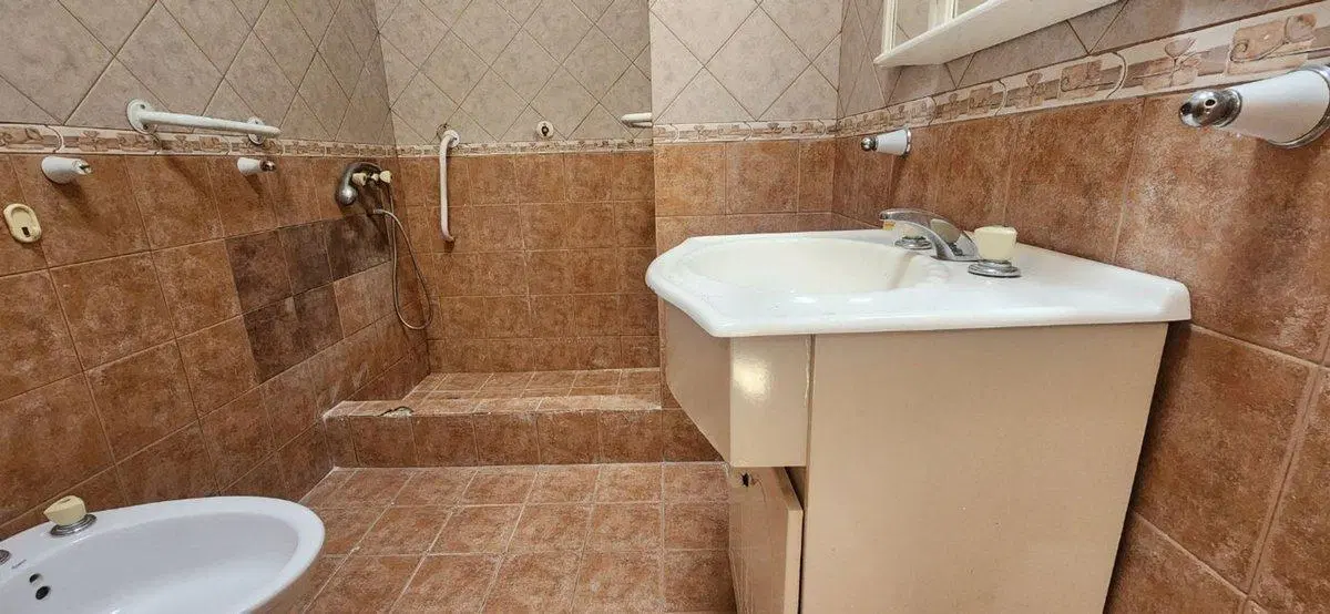 VENTA CASA MORON 3 AMBIENTES 2