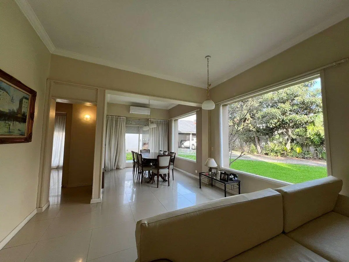 VENTA CASA 6 AMBIENTES 600 m2- CASTELAR NORTE 3