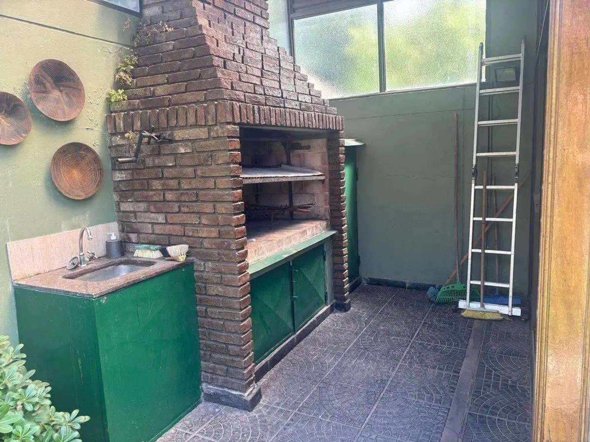 CASA EN VENTA  4 AMB. CASTELAR NORTE 8