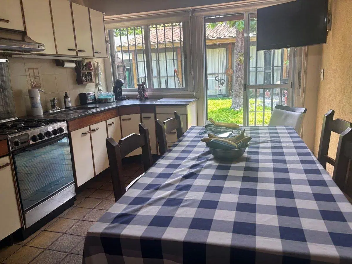 CASA EN VENTA  4 AMB. CASTELAR NORTE 4