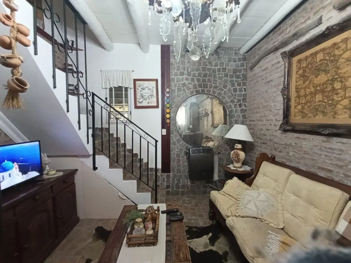 CASA VENTA 5 AMBIENTES CON COCHERA MERLO 8