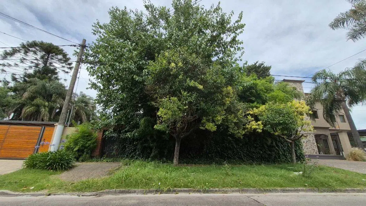 VENTA LOTE 723 m2 CASTELAR NORTE PERMUTA 5