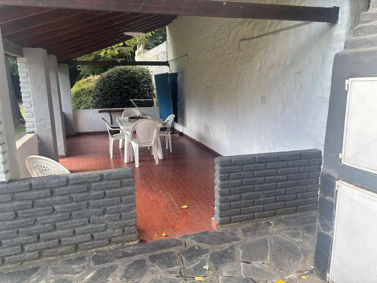 VENTA CASA QUINTA CON PILETA Y QUINCHO EN MORENO 8