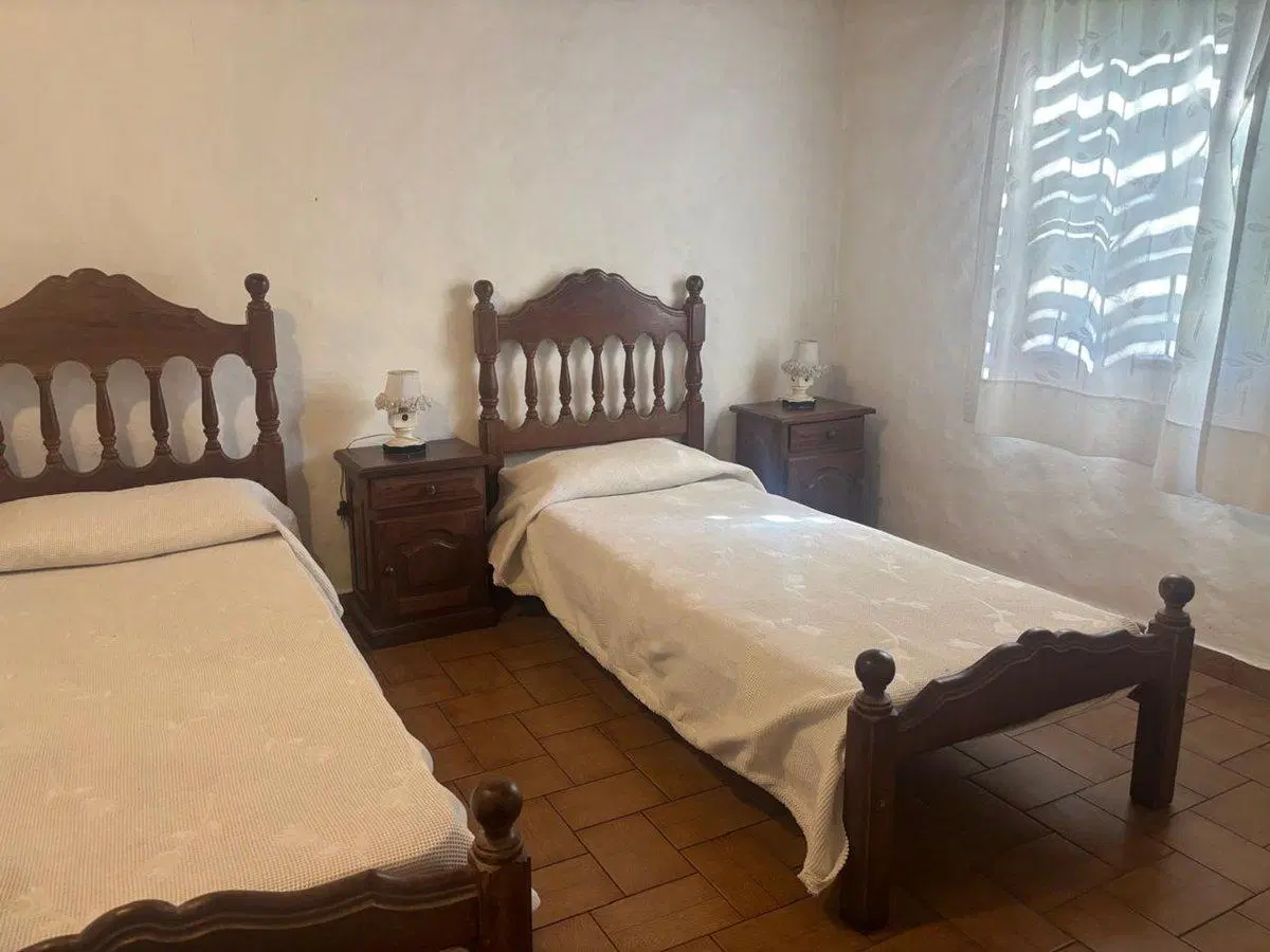VENTA CASA QUINTA CON PILETA Y QUINCHO EN MORENO 5